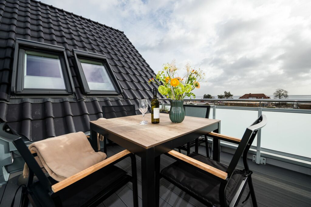 Ferienwohnung Grömitz mit Dachterrasse mit Tisch für vier Personen