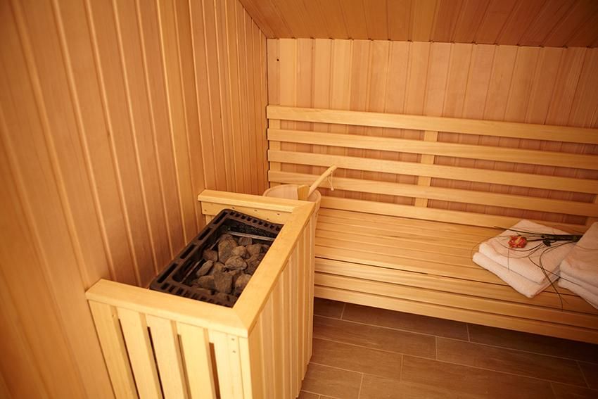 Ein Einblick in die private Sauna im Wellnesshaus bei Bliesdorf an der Ostsee