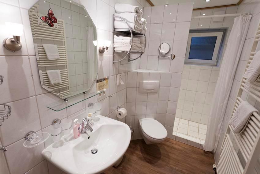 Ein Badezimmer eines Ferienhauses an der Ostsee