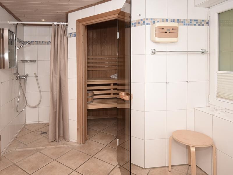 Private Sauna im Bad einer Ferienwohnung an der Ostsee