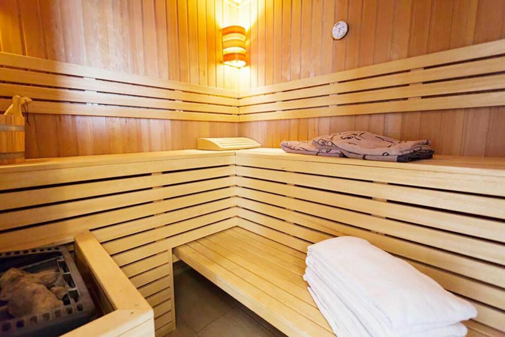 Eine private Sauna im Wellnesshaus in Bliesdorf an der Ostsee